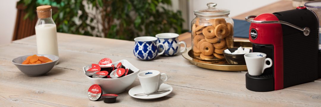 LAVAZZA - Istorija i razvoj poznate kompanije za proizvodnju kafe 6 lavazza jolie sto kolacici 1